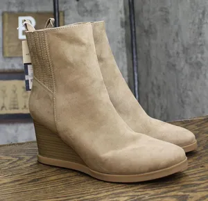 Universal Thread Womens Cypress Winter Boots 88375527 Taupe Brown 9.5M thumbnail 1