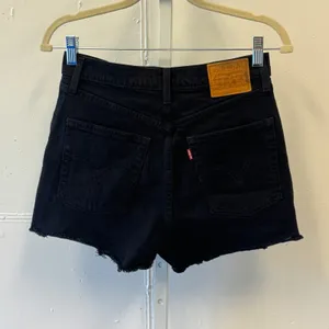 Levis Premium Ribcage Shorts Button Fly W27 Black High Rise Raw Hem Denim thumbnail 2