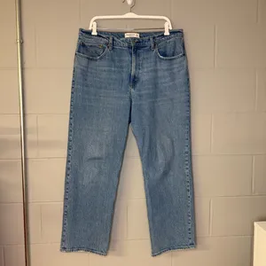 Abercrombie & Fitch The Vintage Straight High Rise Jeans Medium Wash Size 32/14R thumbnail 3