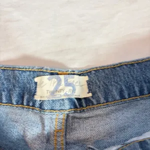 We the Free womens high rise crop straight leg jeans. Sz 25. distressed fray hem thumbnail 5