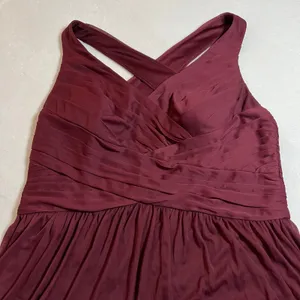 David's Bridal Sleeveless V-Neck Ruched Mesh Maxi Dress Size 16 Bridesmaid thumbnail 3