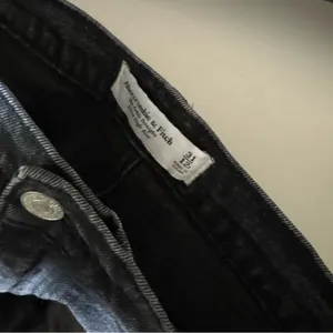Abercrombie and Fitch Ankle Straight Ultra High Rise Black Distressed Jeans thumbnail 3