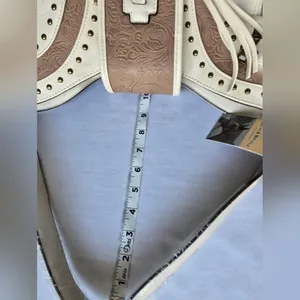 Western‎ Style Embossed Ivory/Tan Shoulder Bag thumbnail 4