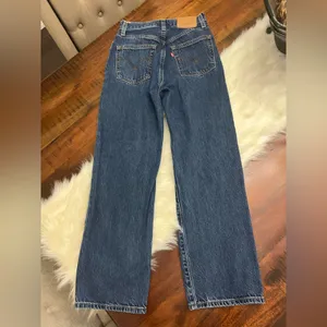 Levi’s Premium Ribcage Straight Jeans 24 High Rise Button Fly Dark Wash thumbnail 2