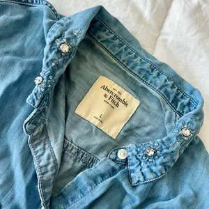 Women’s Abercrombie & Fitch Denim Casual Button Down Shirt thumbnail 2