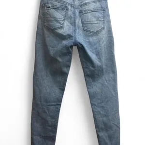 American Eagle Outfitters light wash straight-leg mom jeans. Size 2 thumbnail 2