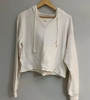 American Eagle Outfitters women’s New! Ivory cropped hoodie/sweatshirt size M thumbnail 1