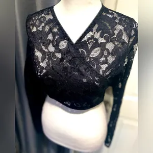 NWT TLGAVQUEEN Women’s Black Floral Lace Long Sleeve Top Mesh VNeck Top / Shirt thumbnail 3