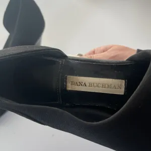 Dana Buchman Pira Stretch Heels Shoes Wedges Womens 6 Black Open Toe Slip On thumbnail 5