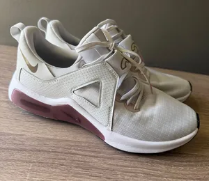 Nike Women’s Airmax Slip-On Sneakers in Ivory with Rose Accents 7.5 Preowned thumbnail 1
