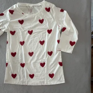 Women's 3/4 Sleeve White and Red Heart Top Size Size S #260568 thumbnail 3