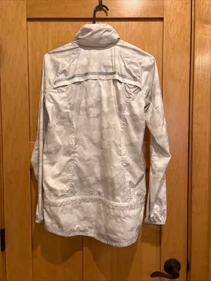 Lululemon Pack It In Miss Misty Jacket II size 6 light‎ grey white cloud print thumbnail 4