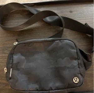 Lululemon large size black camo crossbody bag Good condition- has some faint mar thumbnail 1