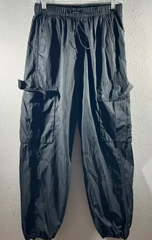 1041 | OFFLINE by Aerie Lightweight Nylon Cargo Jogger Pants Black Womens‎ XS thumbnail 1
