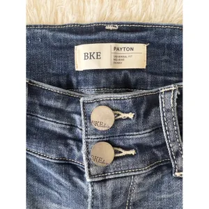 BKE Payton Universal Fit Mid-Rise Skinny Jeans Size 28 Distressed Hem‎ Denim thumbnail 2