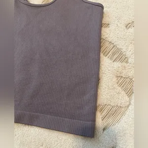 Pale muted purple stretchy athletic ribbed tank top thumbnail 3