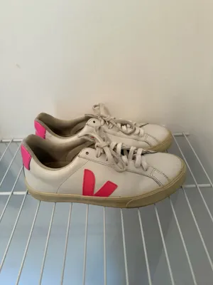 VEJA Sneakers thumbnail 3