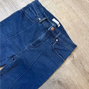 •LOFT• THE KICK CROP JEANS thumbnail 4