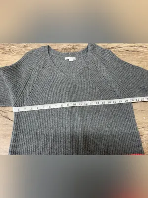Duffy v neck wool and‎ cashmere blend sweater size large thumbnail 5
