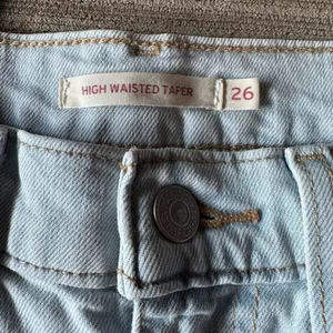 Levi’s high waisted taper jeans 26 light wash thumbnail 5