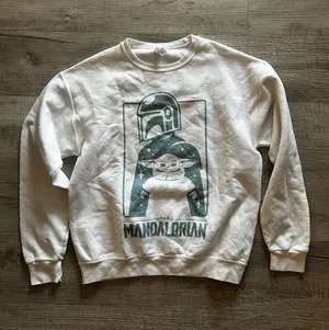 Star Wars Mandalorian crew neck thumbnail 1