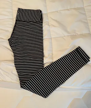 Wunder Under Leggings 28” thumbnail 1