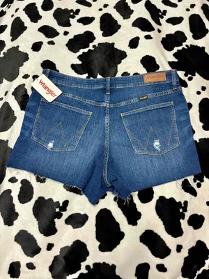 Women’s Wrangler High Rise Vintage Cut-Off Short thumbnail 3