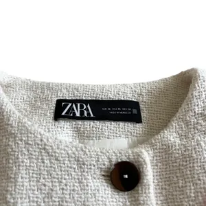 ZARA Pronounced Shoulder Textured Jacket Ecru Cream Wood Buttons Size XS Rare thumbnail 8