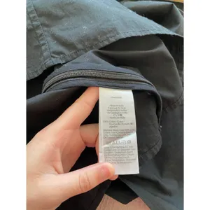 MADEWELL Twist Front Seamed Poplin Top in Black Size 4 thumbnail 7