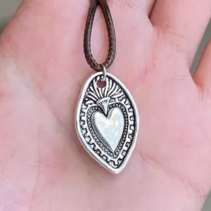 Handmade vintage antique goth style heart necklace 🙏❤️ thumbnail 4