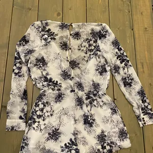 Free People Floral Romper‎ Xs- Tp thumbnail 2