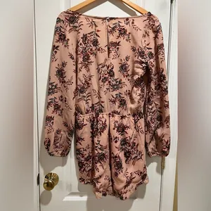 NWT - Abercrombie & Fitch Pink Floral Romper size medium. thumbnail 3