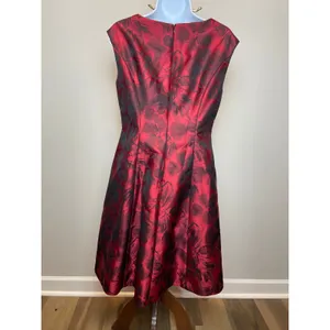 Studio One NY Dress Size 6 Red Matted Satin Black Floral Sleeveless Fit & Flare thumbnail 3