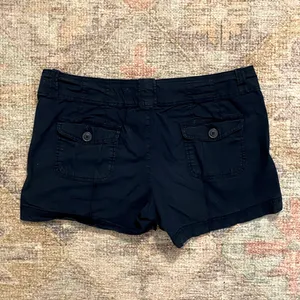 Old Navy Mid-Rise Shorts in Navy thumbnail 4