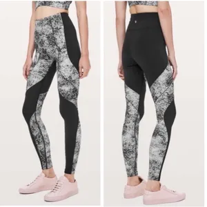 Lululemon Sweat & Repeat‎ Tight 28” Black/Serigraph Starlight Leggings Size 6 thumbnail 2