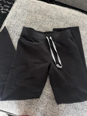 Women’s FIGS Scrub Pants thumbnail 3