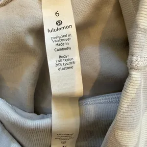 lululemon White and Light Gray Camo Leggings Skull detail Size 6 thumbnail 5