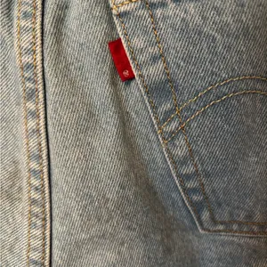 Levi’s 501 Original Fit High Rise Womens Shorts size W27 thumbnail 4