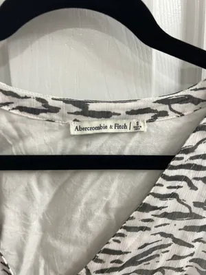 Abercrombie Gray Zebra Strip Button Front Ladies Dress thumbnail 4