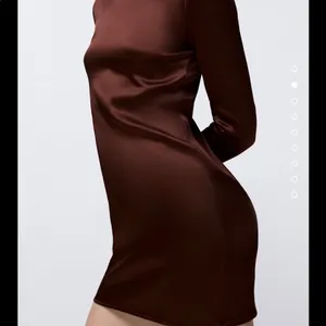 Zara Brown Satin Mini Dress Size M‎ Long Sleeve Keyhole Back Chocolate Burgundy thumbnail 4