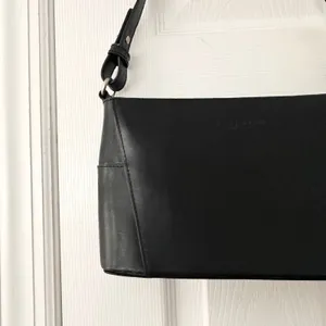 Kenneth Cole Reaction Black Leather Structured Mini Y2K Vintage Shoulder Bag thumbnail 3