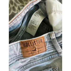 Hollister Low Rise Boyfriend Shorts sz 0 Light Wash Paint Splatter‎ Y2K Festival thumbnail 3