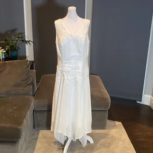 Women’s White Chiffon Formal Dress Floral Lace Detail & Matching Jacket Size 14 thumbnail 2