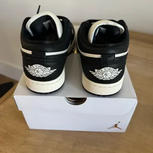 $160 NEW IN BOX! Air Jordan 1 Low SE women’s 8.5 thumbnail 3
