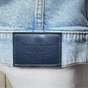 Abercrombie & Fitch Women XS‎ Denim Jacket Light Wash Distressed Classic Grunge thumbnail 3