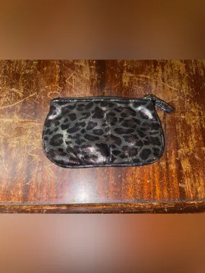 Victoria’s Secret Coin Purse thumbnail 2