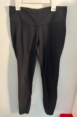 Nike Black High-Waisted Leggings thumbnail 1