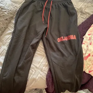 Oklahoma joggers Size M thumbnail 1
