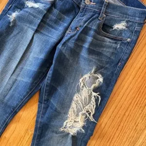 Abercrombie & Fitch Medium Wash Ripped Perfect Stretch Jeans Women Size 4R thumbnail 5