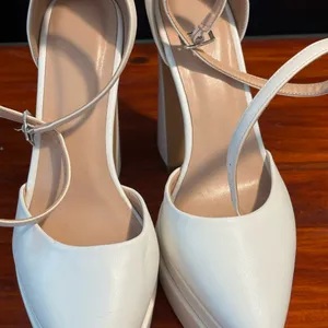 Elegant‎ Cream Women's Heels thumbnail 4